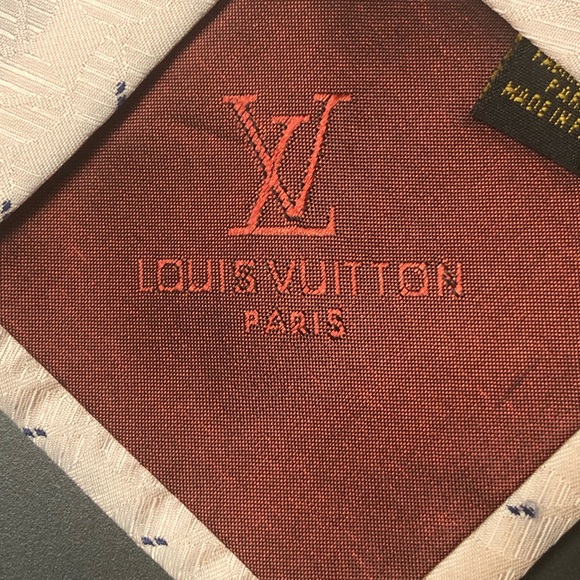 Louis Vuitton Tie/ Blush - Picture 8 of 11